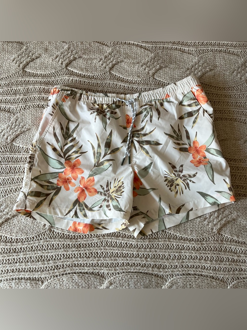 American Eagle Outfitters Swim Shorts Size Large NWT